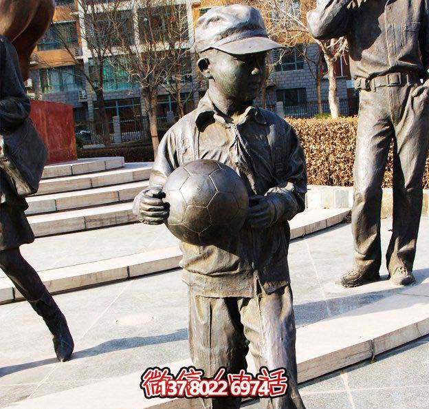 鑄銅雕塑，點(diǎn)綴小學(xué)廣場，傳遞小學(xué)生足球精神
