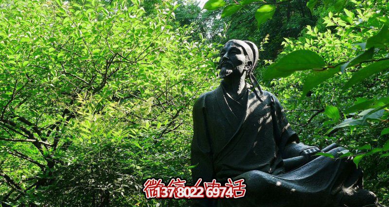 古代名人李白青銅雕塑，讓花園廣場坐擁舊韻