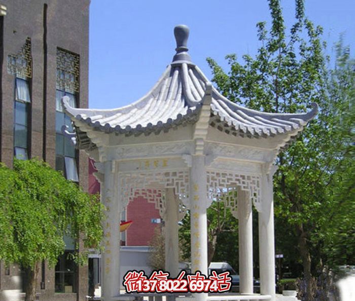 精美漢白玉鏤空涼亭，為校園休息區(qū)提供清涼休息空間
