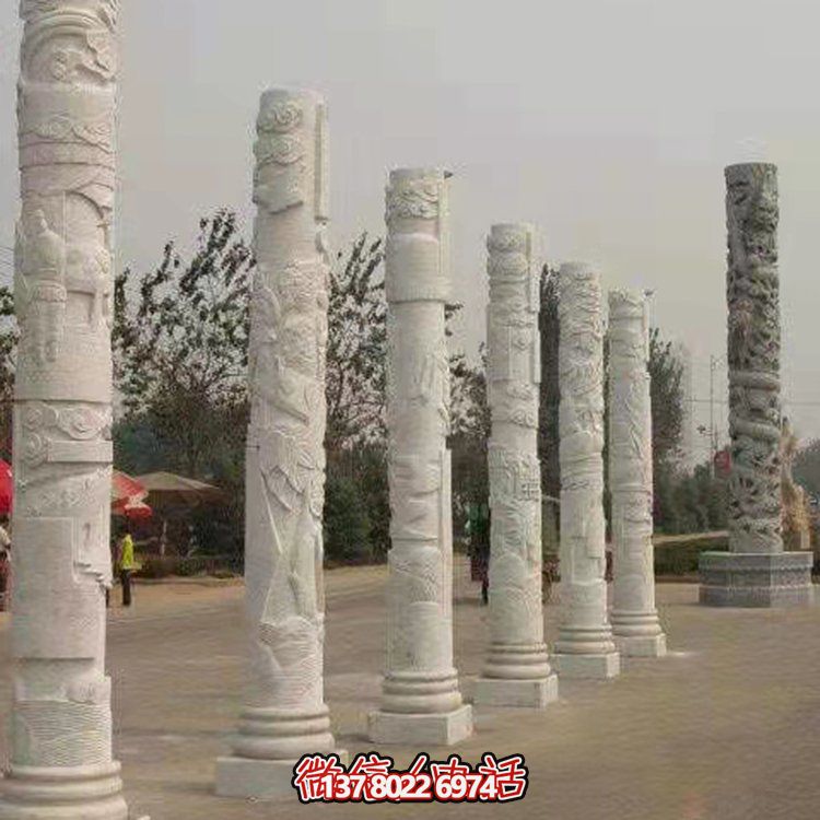 精致的大理石雕刻景觀裝飾，點(diǎn)綴廣場(chǎng)的文化主題