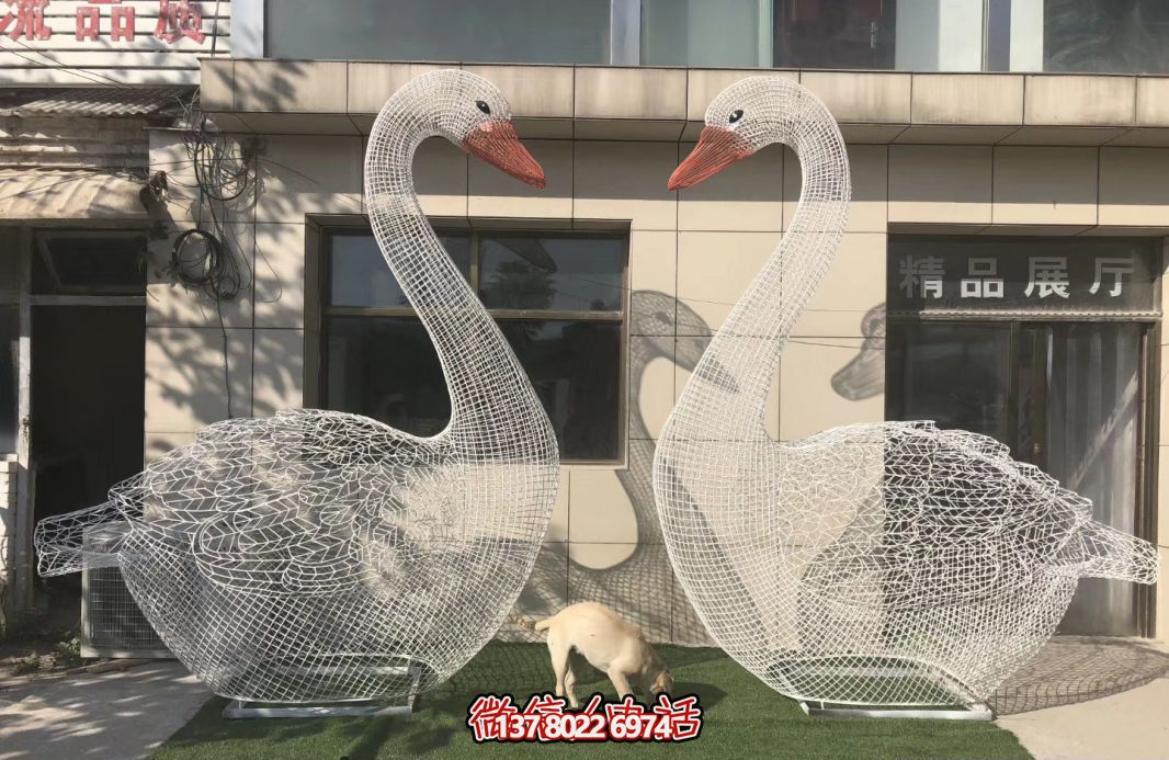 不銹鋼天鵝雕塑，給您的景區(qū)增添一抹優(yōu)雅氣息