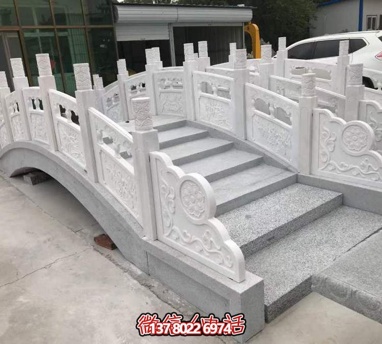 美麗的漢白玉石拱橋，伴您一路暢游！