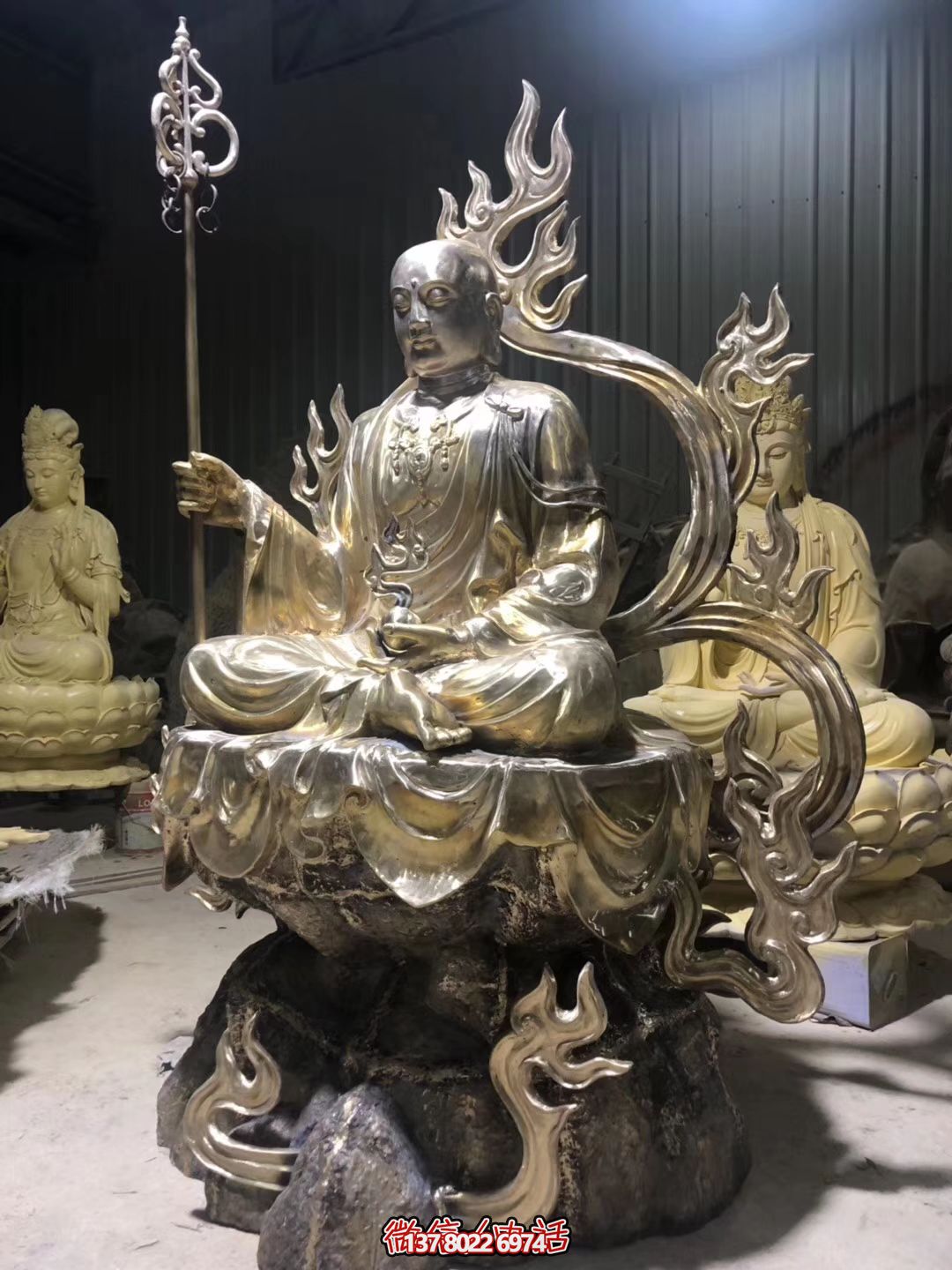 游覽地藏王大型寺廟景區(qū)，感受精美雕塑的神秘魅力