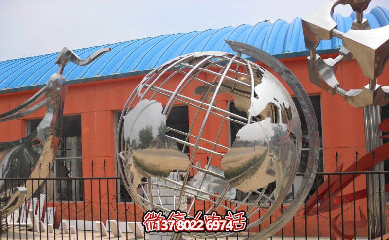 白鋼鏤空地球儀雕塑，為公園增添創(chuàng)意裝飾