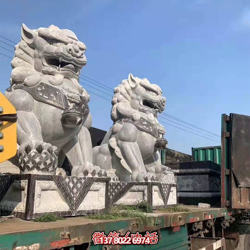 青石制大型仿真獅子雕塑，為鎮(zhèn)宅增添獨(dú)特魅力