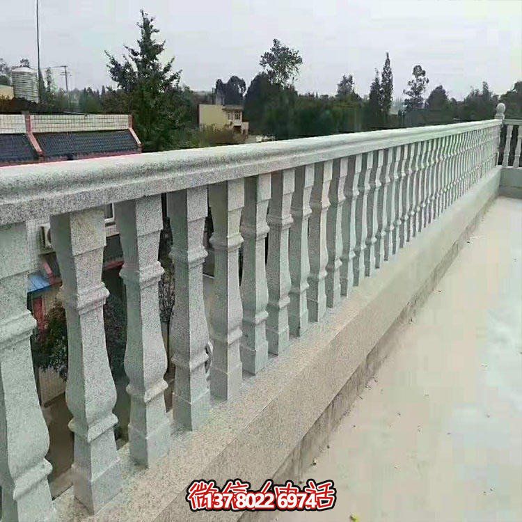 傳統(tǒng)的大理石護欄雕塑，為城市街頭和河道添彩