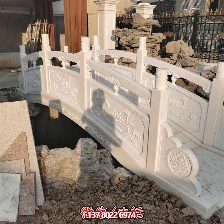 精美大理石雕刻欄桿，為景區(qū)公園拱橋添加裝飾美感和防護功能