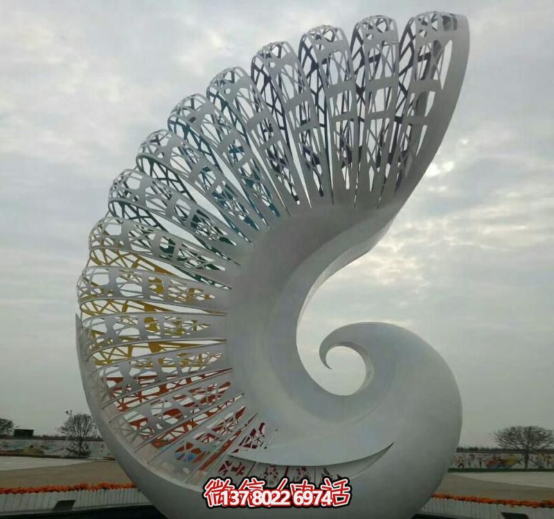 不銹鋼鳳凰雕塑，抽象而鏤空
