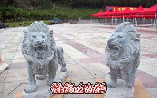 大型石雕獅子雕塑，給景區(qū)帶來濃厚的歷史氛圍