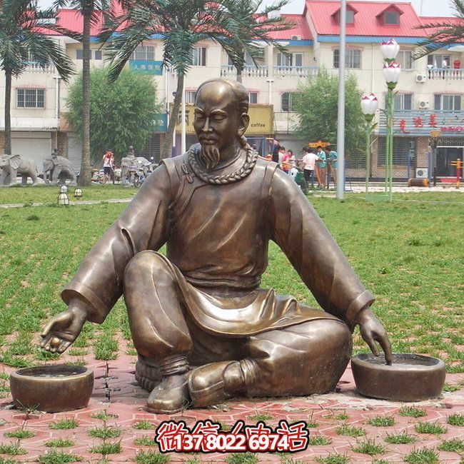 仿銅人物玻璃鋼景觀綠化草坪，提升公園創(chuàng)意氛圍