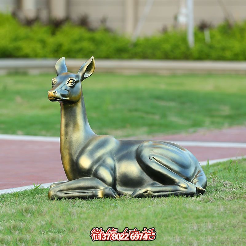 不銹鋼仿銅睡鹿雕塑，點(diǎn)綴戶外廣場草坪