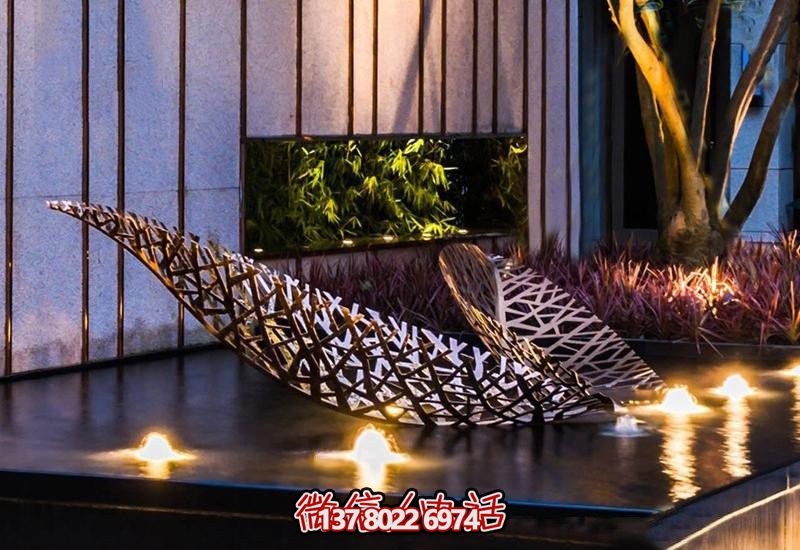 不銹鋼樹葉鏤空雕塑，給戶外和酒店環(huán)境帶來優(yōu)雅氣息