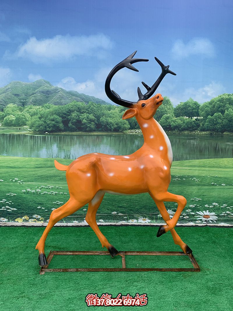 彩繪玻璃鋼雕塑梅花鹿——行走抬頭，點(diǎn)綴廣場(chǎng)街道