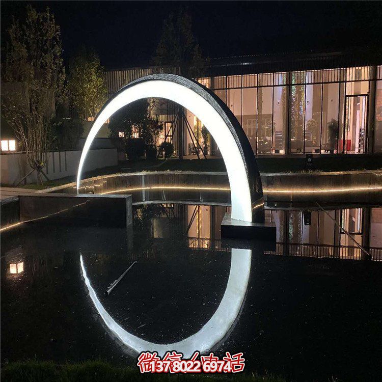 不銹鋼發(fā)光圓環(huán)雕塑，點(diǎn)亮戶(hù)外園林景觀