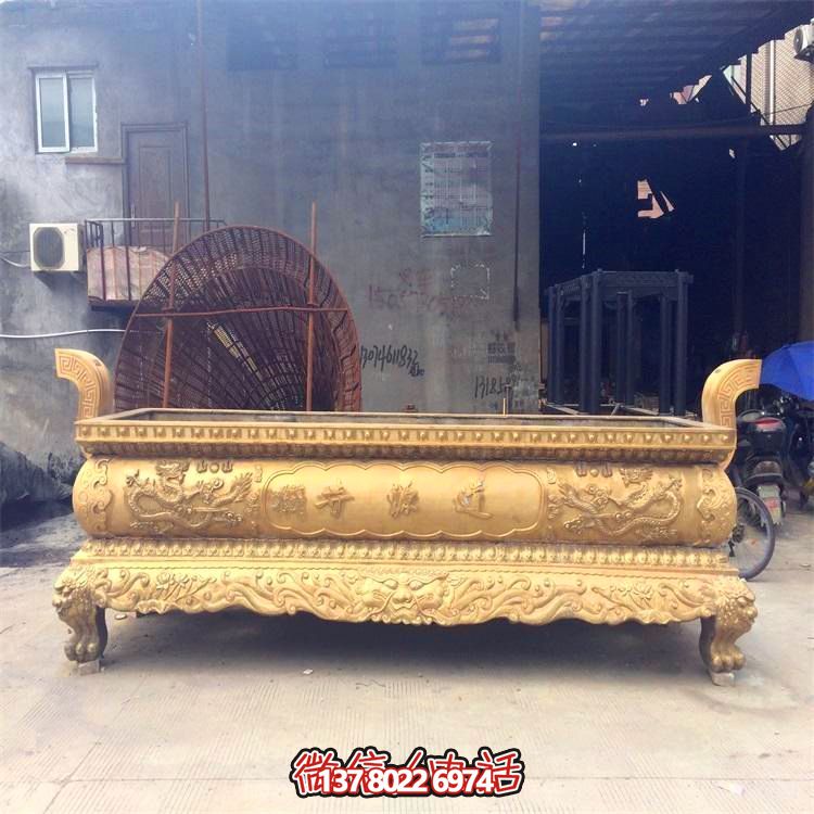 平口鍍金仿古香爐，為寺廟和戶外添彩