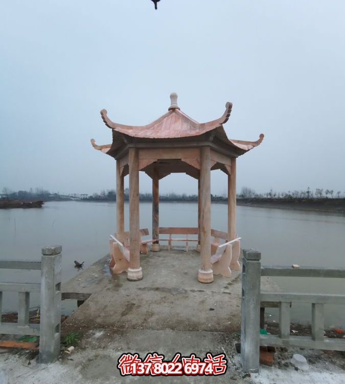 河邊大理石涼亭雕塑，欣賞晚霞紅