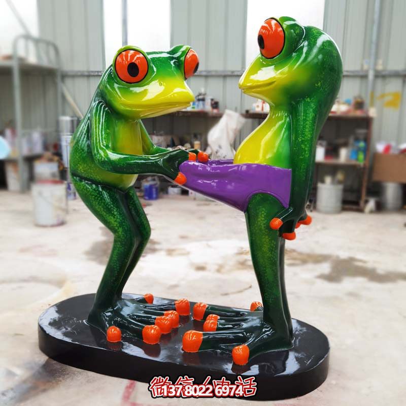 逗趣玻璃鋼青蛙雕塑，為景區(qū)增色不只