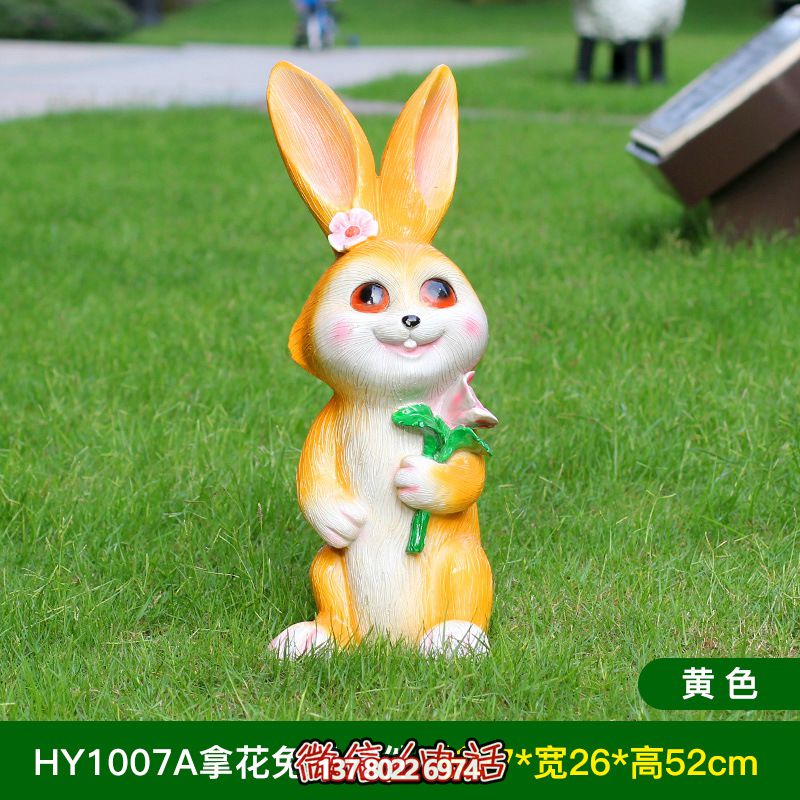 黃色樹脂兔子雕塑，室內(nèi)擺放只有一個