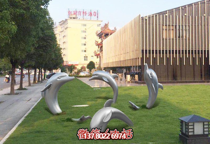 不銹鋼海豚形象雕塑，給草坪增添獨(dú)特姿態(tài)