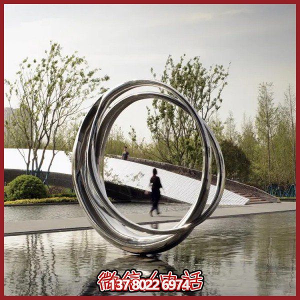 大型不銹鋼鏡面圓環(huán)擺件，點(diǎn)綴園林環(huán)境