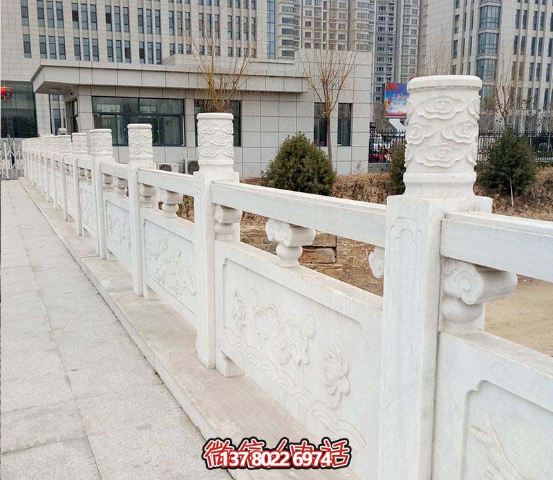 漢白玉鑲嵌欄桿扶手，點(diǎn)綴走廊裝飾，為城市花園添彩