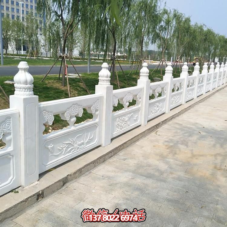 經(jīng)典石雕精美欄桿，增添校園美麗