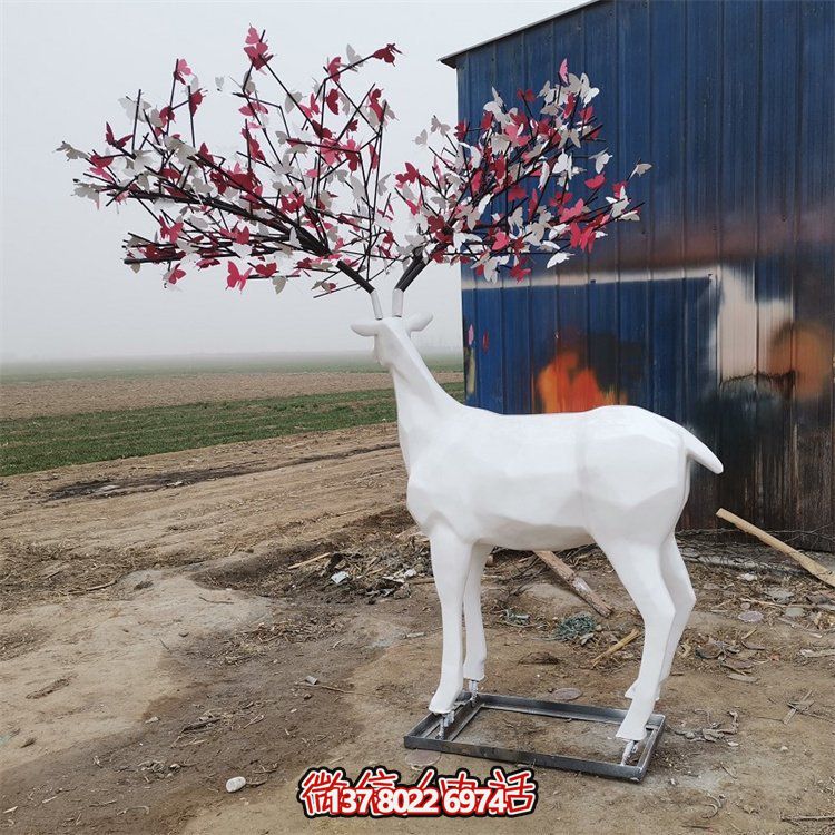 玻璃鋼雕塑梅花鹿，為戶外園林景觀增添抽象美感