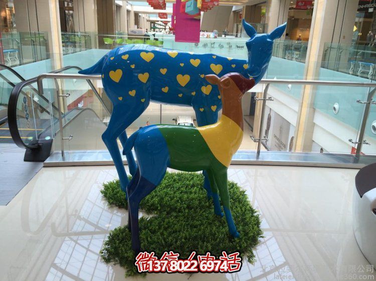 玻璃鋼手工彩繪小鹿擺件，為你的商場增添溫馨美感