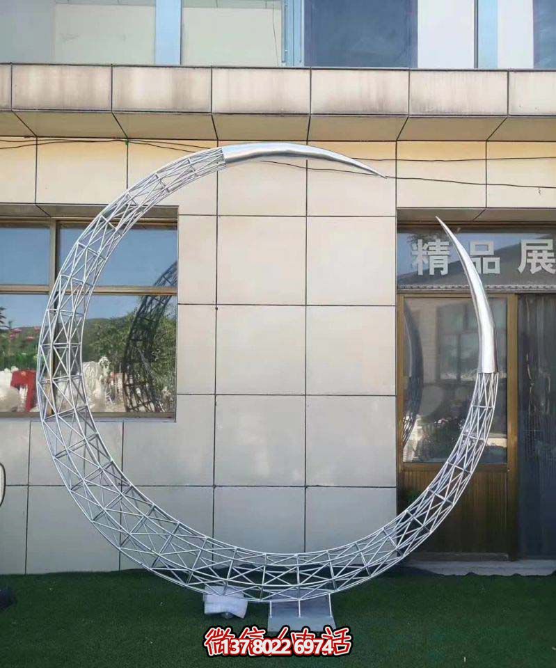 精致月亮雕塑，為您的別墅庭院增添美感