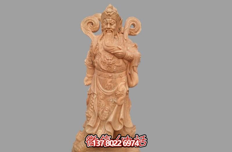 紅日晚霞下的關(guān)公雕塑，溫馨庭院里的佛像供奉