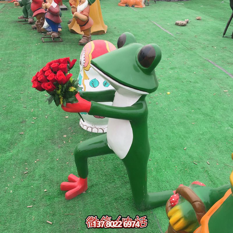 玻璃鋼雕塑，玫瑰青蛙拿玻璃公園裝飾