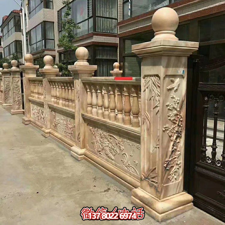 紅色浮雕圍墻欄板裝點(diǎn)別墅，守護(hù)晚霞之美