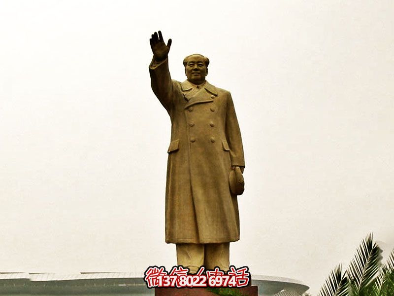 毛澤東偉人銅雕揮手，宣揚(yáng)偉大精神！
