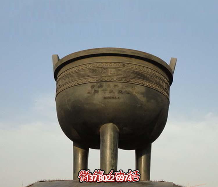 大型青銅圓形香爐，裝飾廣場(chǎng)景區(qū)