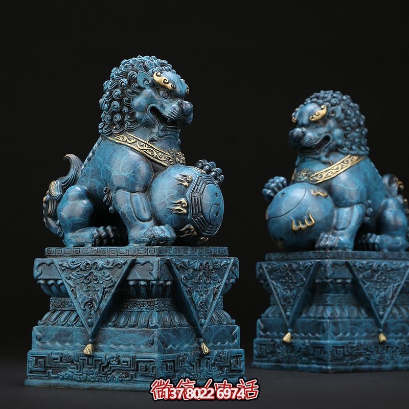 仿古青銅獅子雕塑，為景區(qū)創(chuàng)意增添古樸色彩