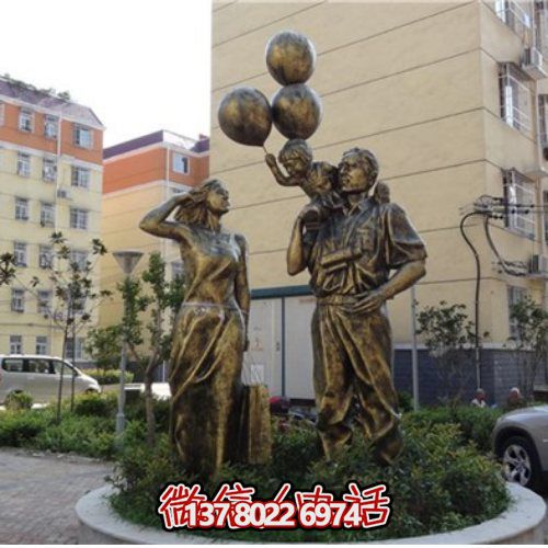 玻璃鋼仿銅人物雕塑，讓您的小區(qū)環(huán)境更加完美！