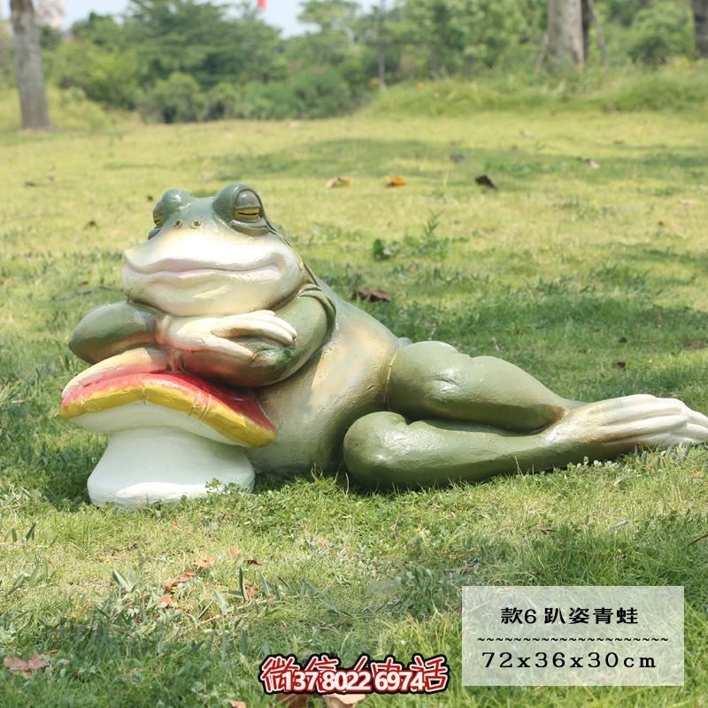 玻璃鋼青蛙雕塑趴著青蛙，給您的景區(qū)增添無限魅力
