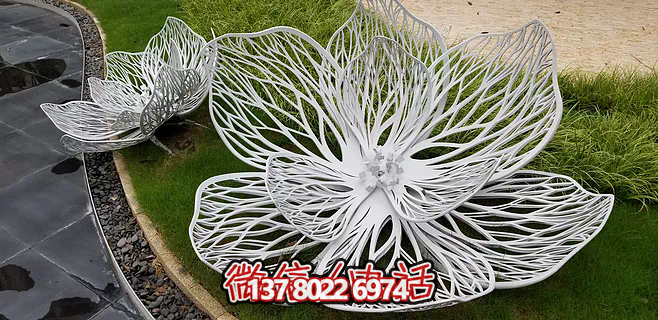 不銹鋼蓮花雕塑，鐵藝裝點(diǎn)戶(hù)外廣場(chǎng)