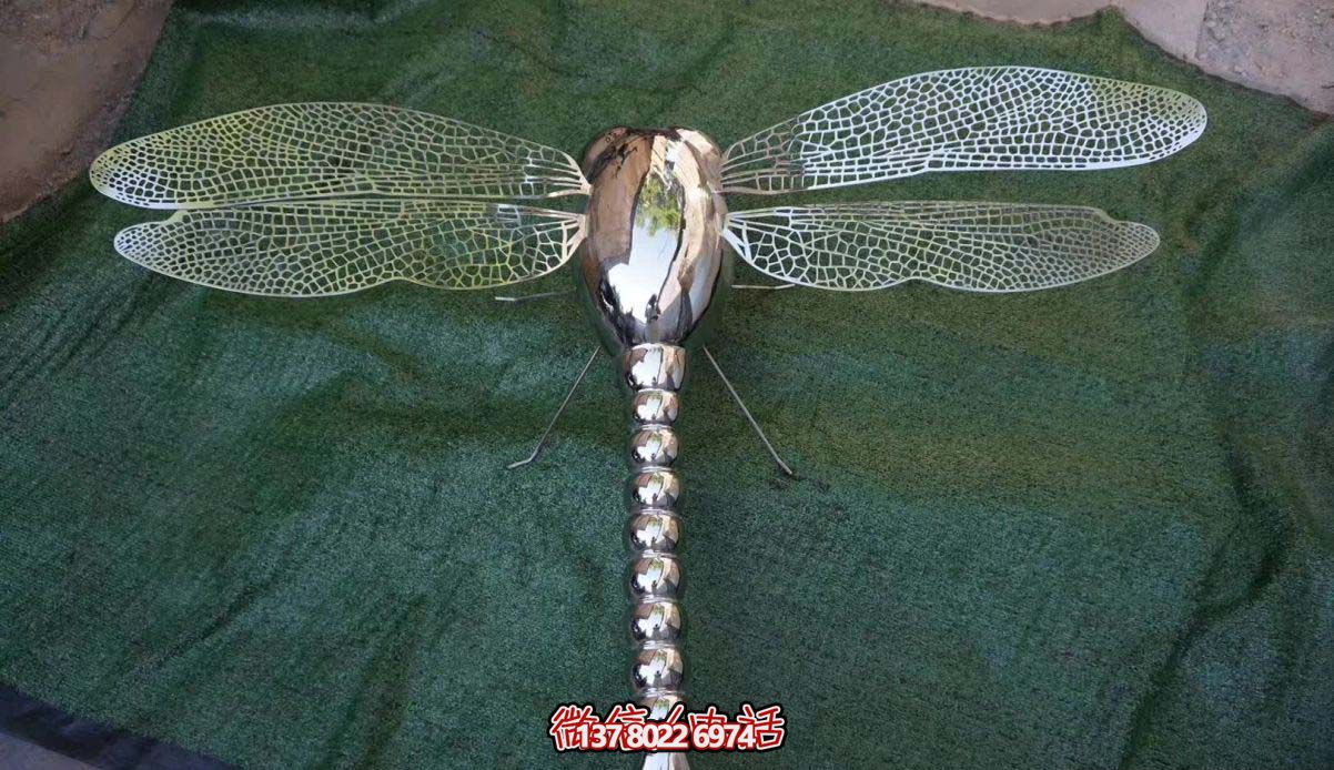 不銹鋼蜻蜓雕塑，點(diǎn)綴小區(qū)售樓部鏤空裝飾