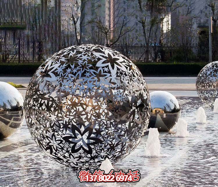 不銹鋼噴泉球雕塑，創(chuàng)意點(diǎn)亮廣場(chǎng)