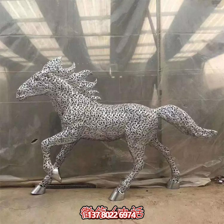 不銹鋼創(chuàng)意馬鏤空雕塑，為戶外廣場草地?cái)[放