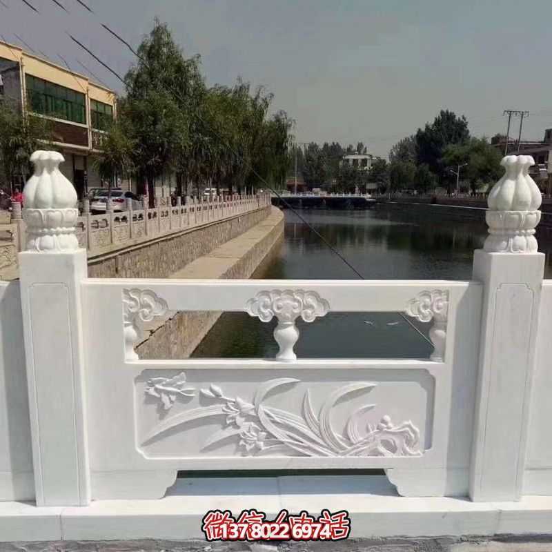 護(hù)城河精美石橋浮雕、漢白玉蘭花欄桿