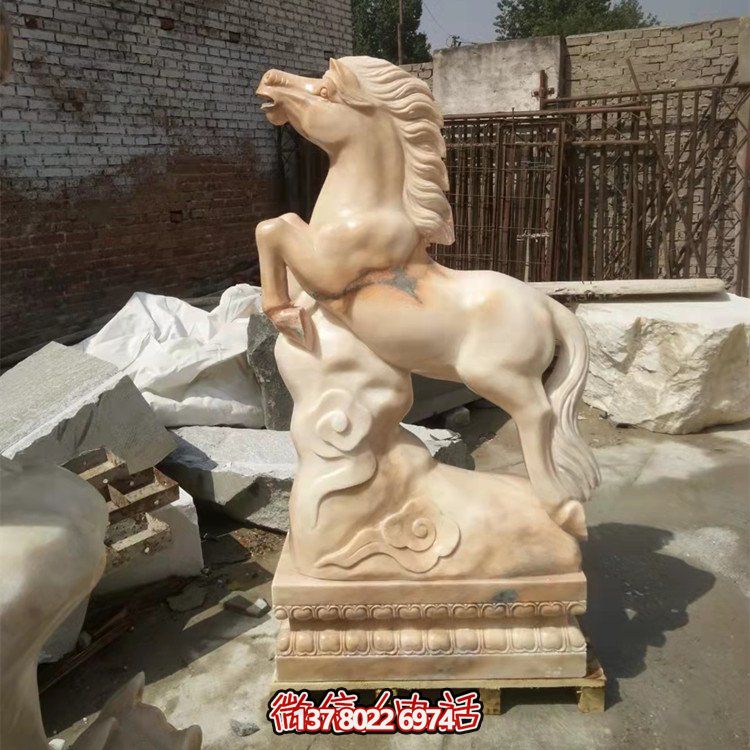 品質(zhì)卓越的大型十二生肖石雕擺件，渲染出無與倫比的晚霞紅