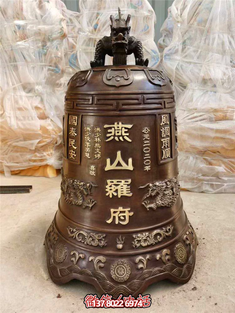 景點(diǎn)精美紅銅鐘，吉祥如意，祝您好運(yùn)！