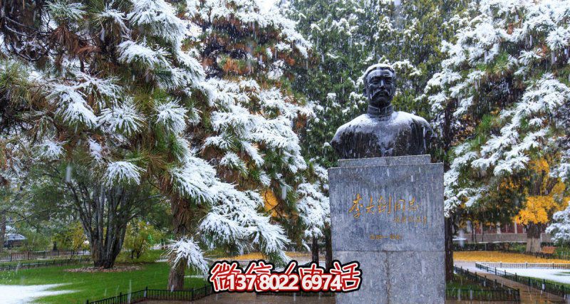 李大釗銅雕胸像，傳承戶外園林名人文化