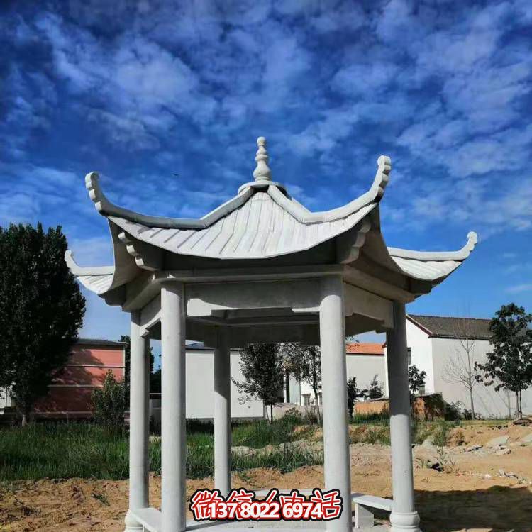 仿古休閑涼亭，天然青石擺放于戶外村莊
