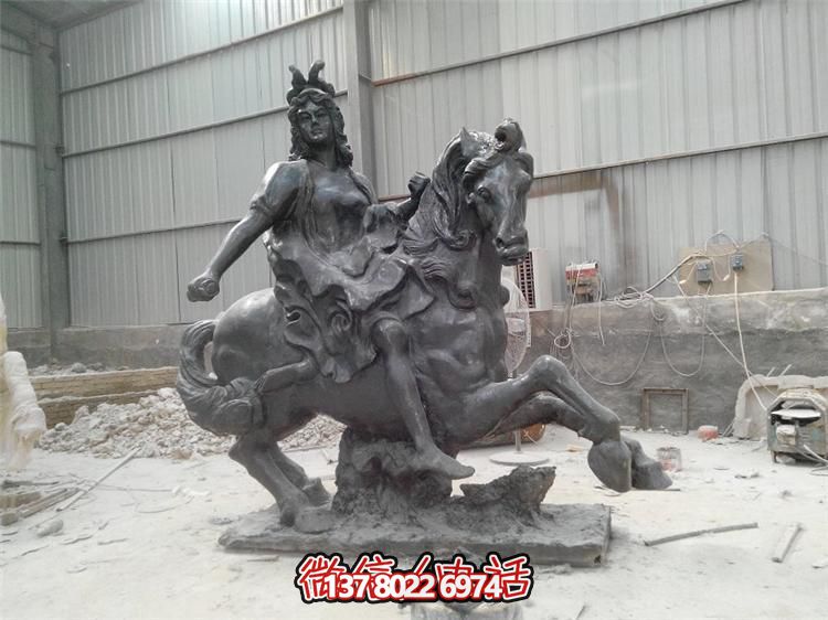 超越傳統(tǒng)，探索未知的玻璃鋼騎馬擺件