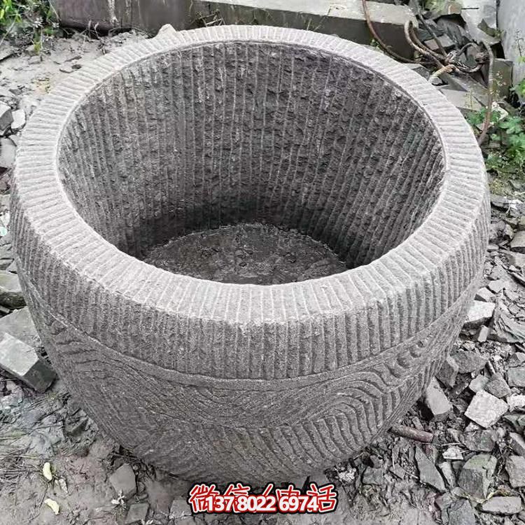 古老石槽，精致圓形養(yǎng)魚水缸