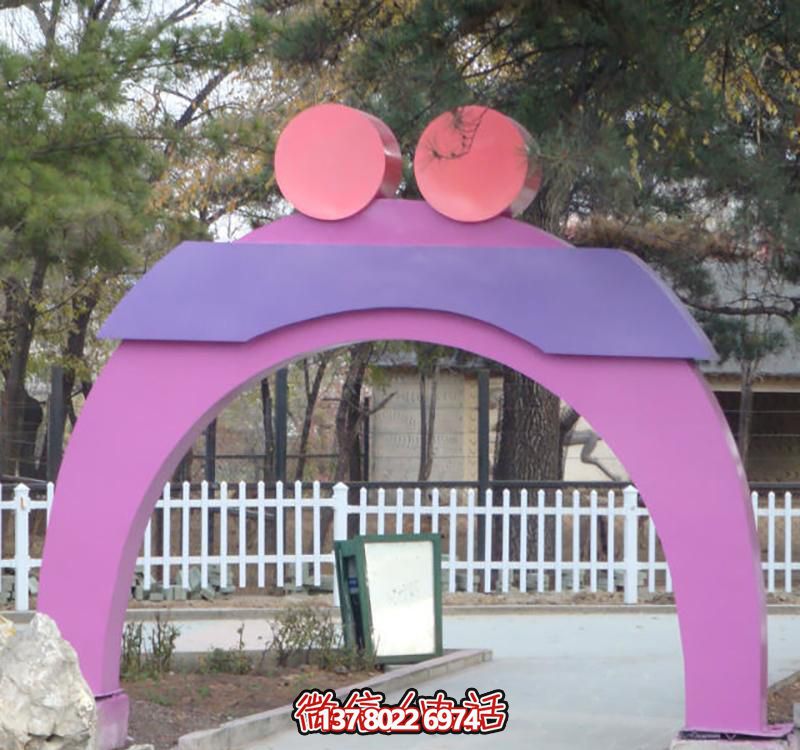 創(chuàng)意玻璃鋼愛心雕塑，裝點城市公園