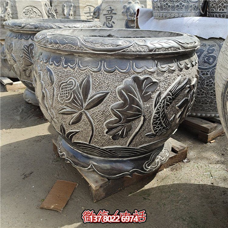 古建庭院蓄水缸，用青石點綴